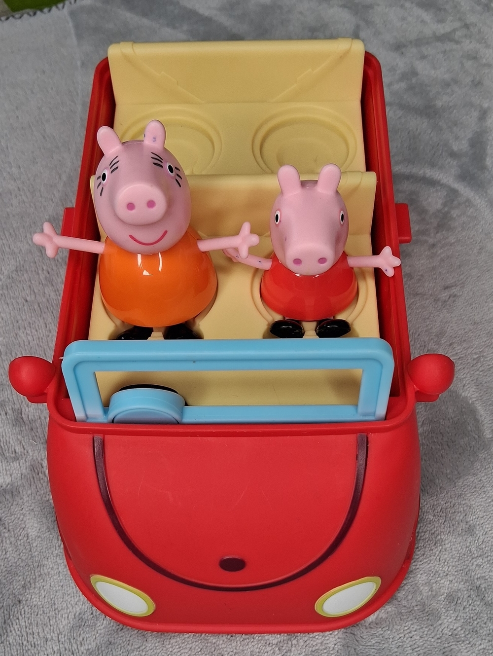 Peppa Pig Peppa's Red Car with Sound Peppa & Mummy Pig Figures